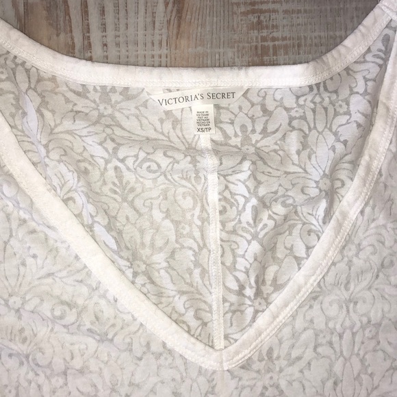Victoria’s Secret sheer pattern v-neck - Picture 3 of 3